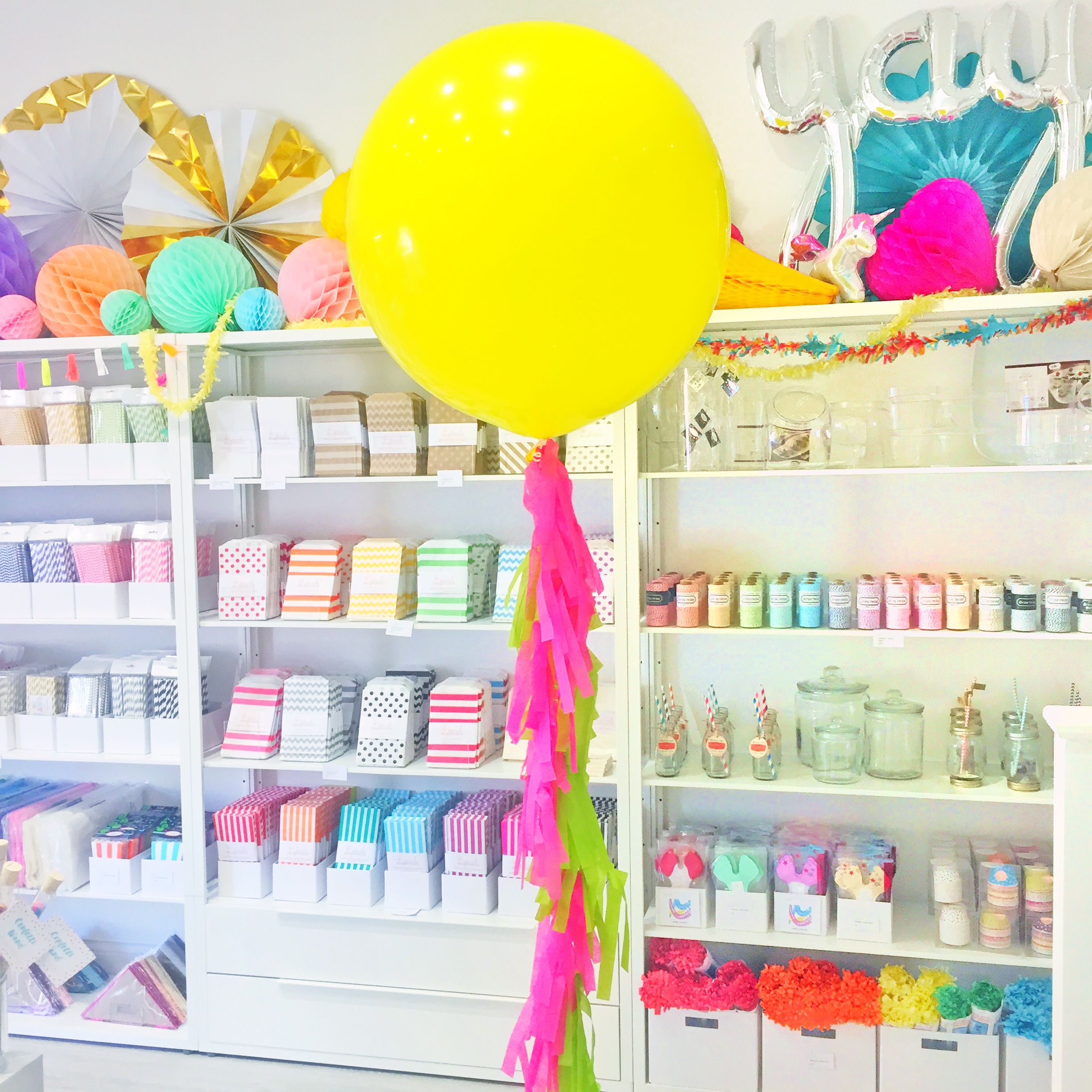 Jumbo Confetti Balloon & Tassel Tail - Tropical